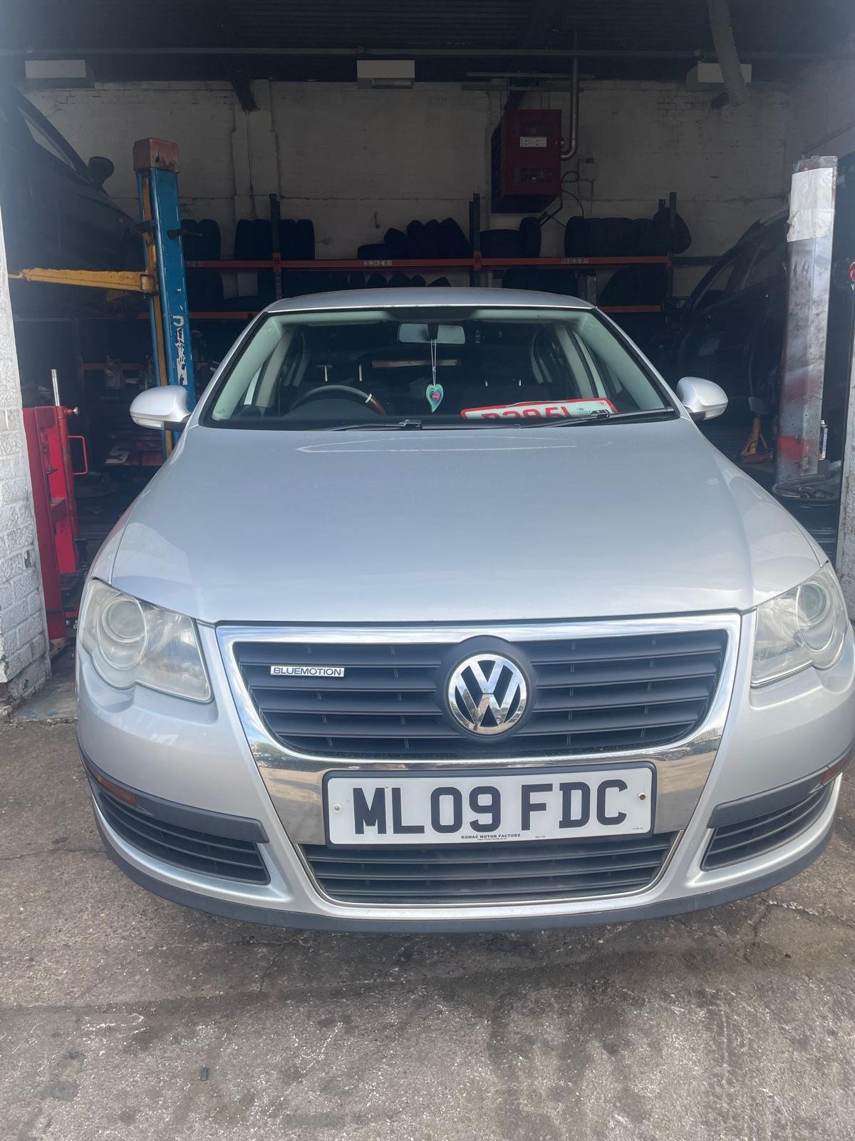 
								Volkswagen Passat 2009 full									