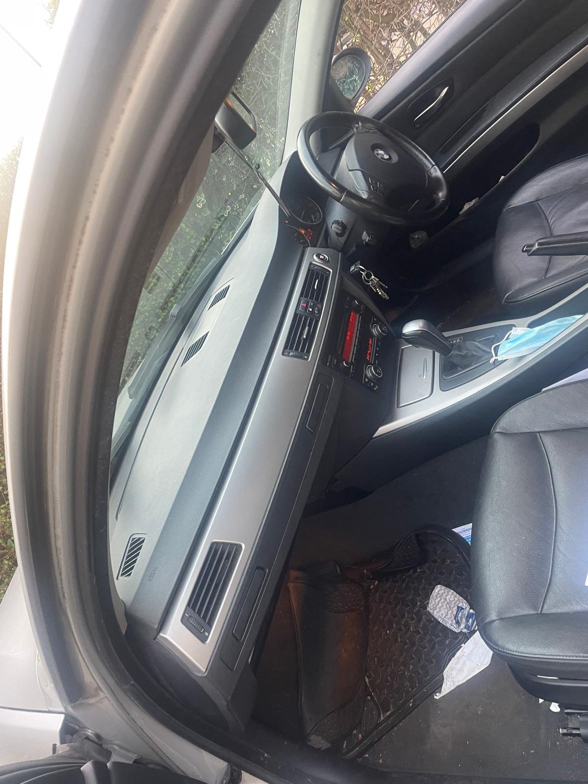
								BMW 320D Se Auto 2007 full									