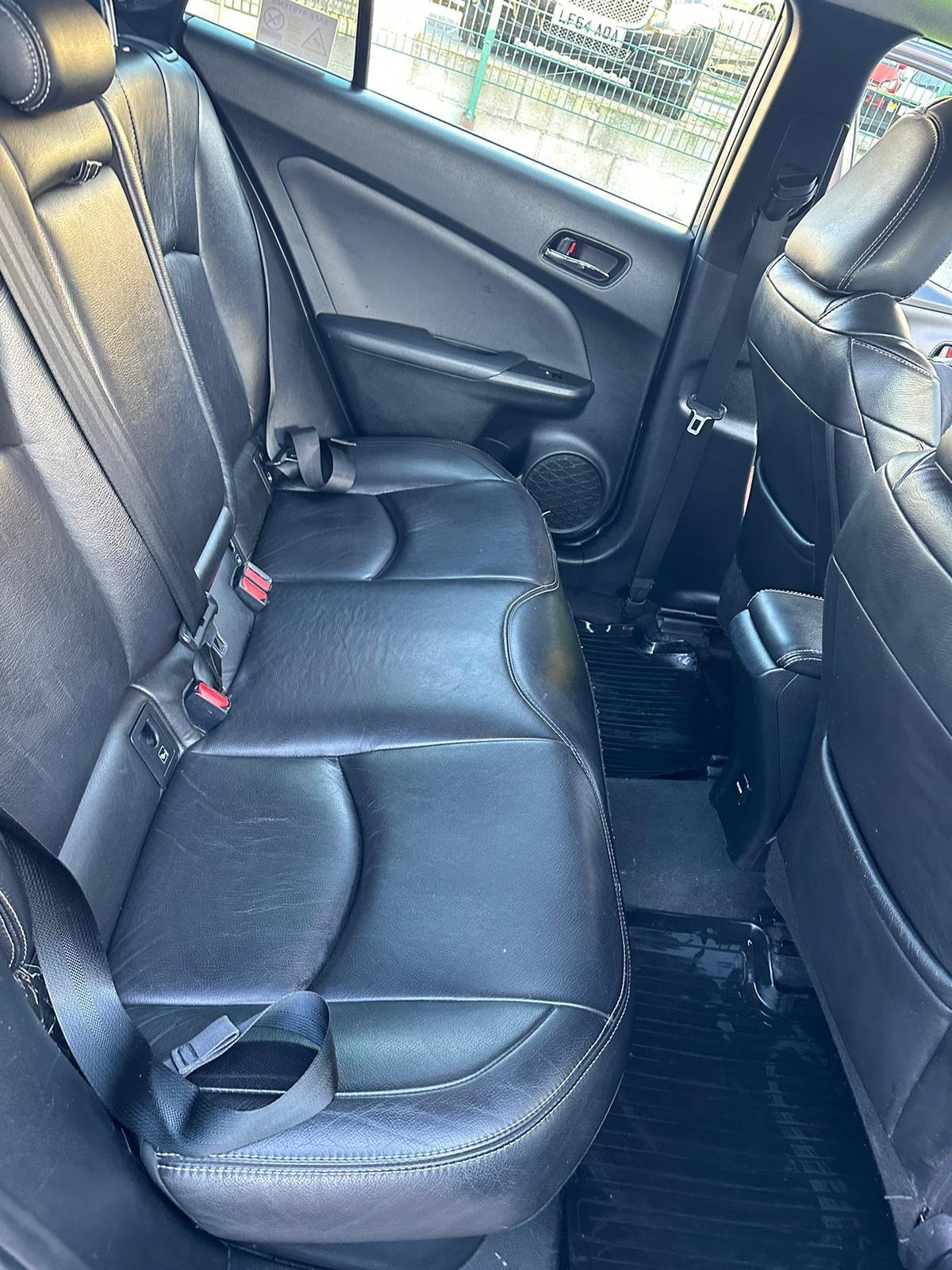 
								Toyota Prius Active Vvt-I Cvt 2017 full									