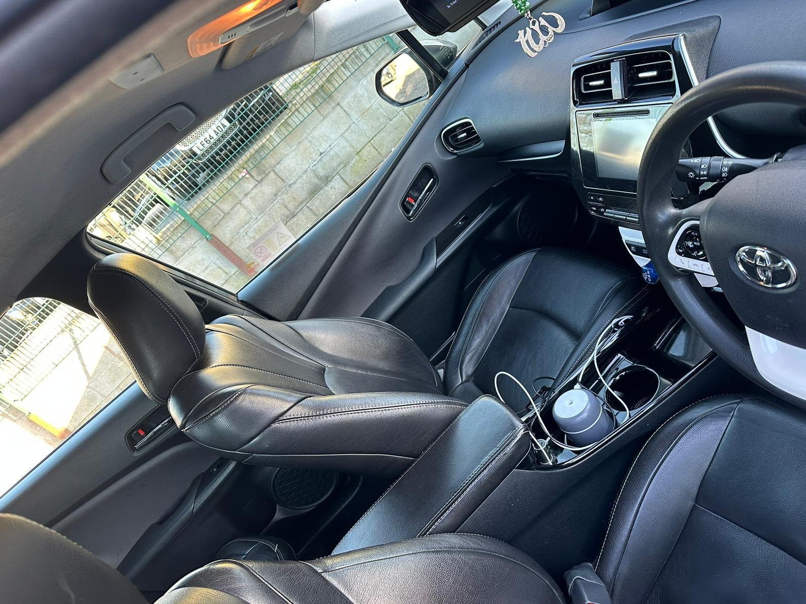 
								Toyota Prius Active Vvt-I Cvt 2017 full									