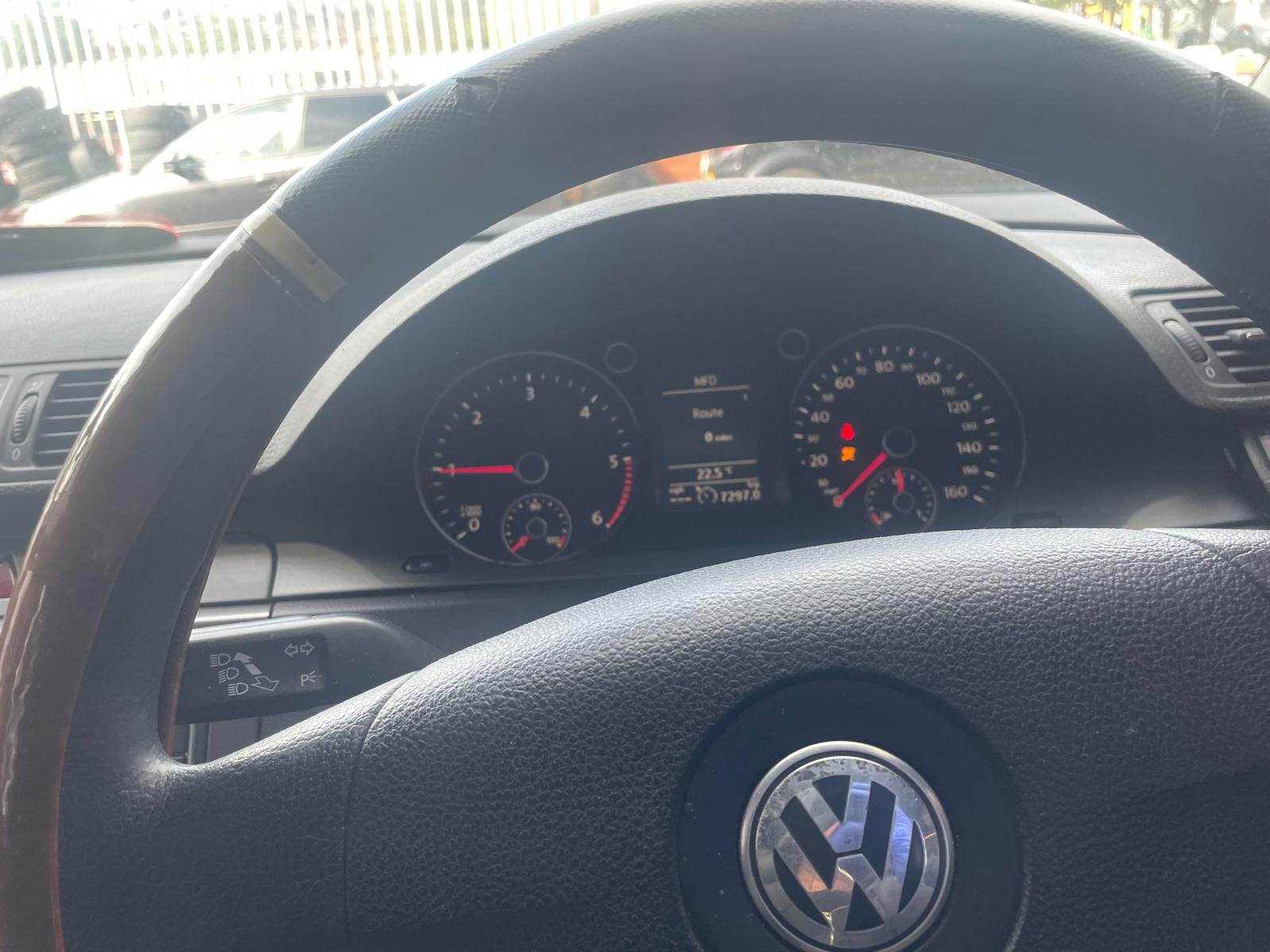 
								Volkswagen Passat 2009 full									