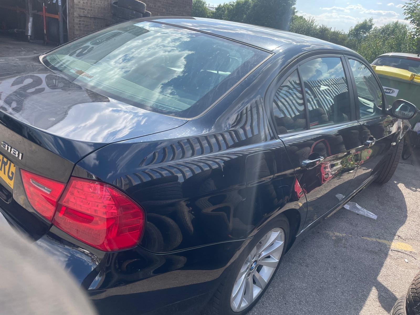 
								BMW 3 Series full									