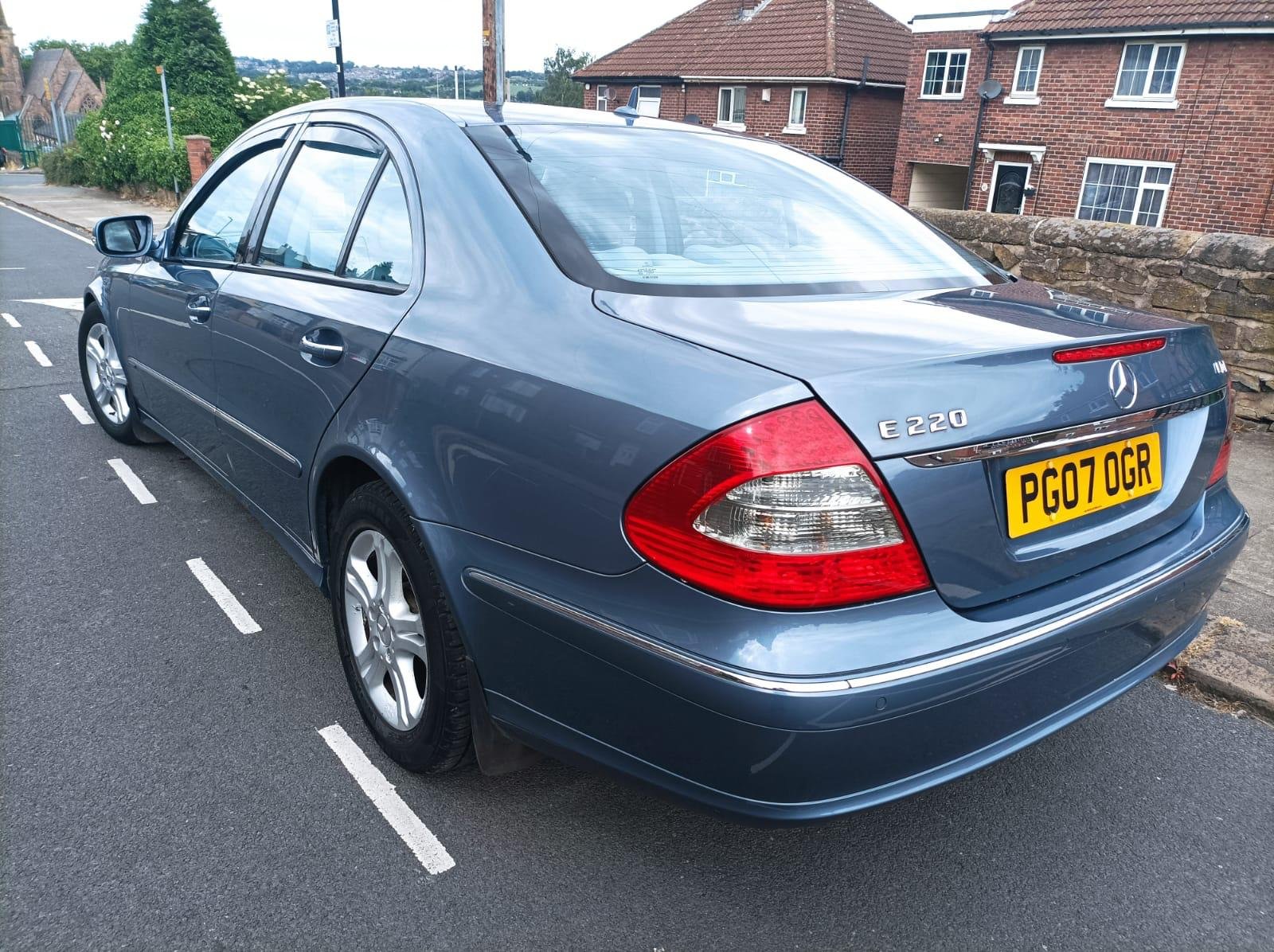 
								Mercedes-Benz E220 full									