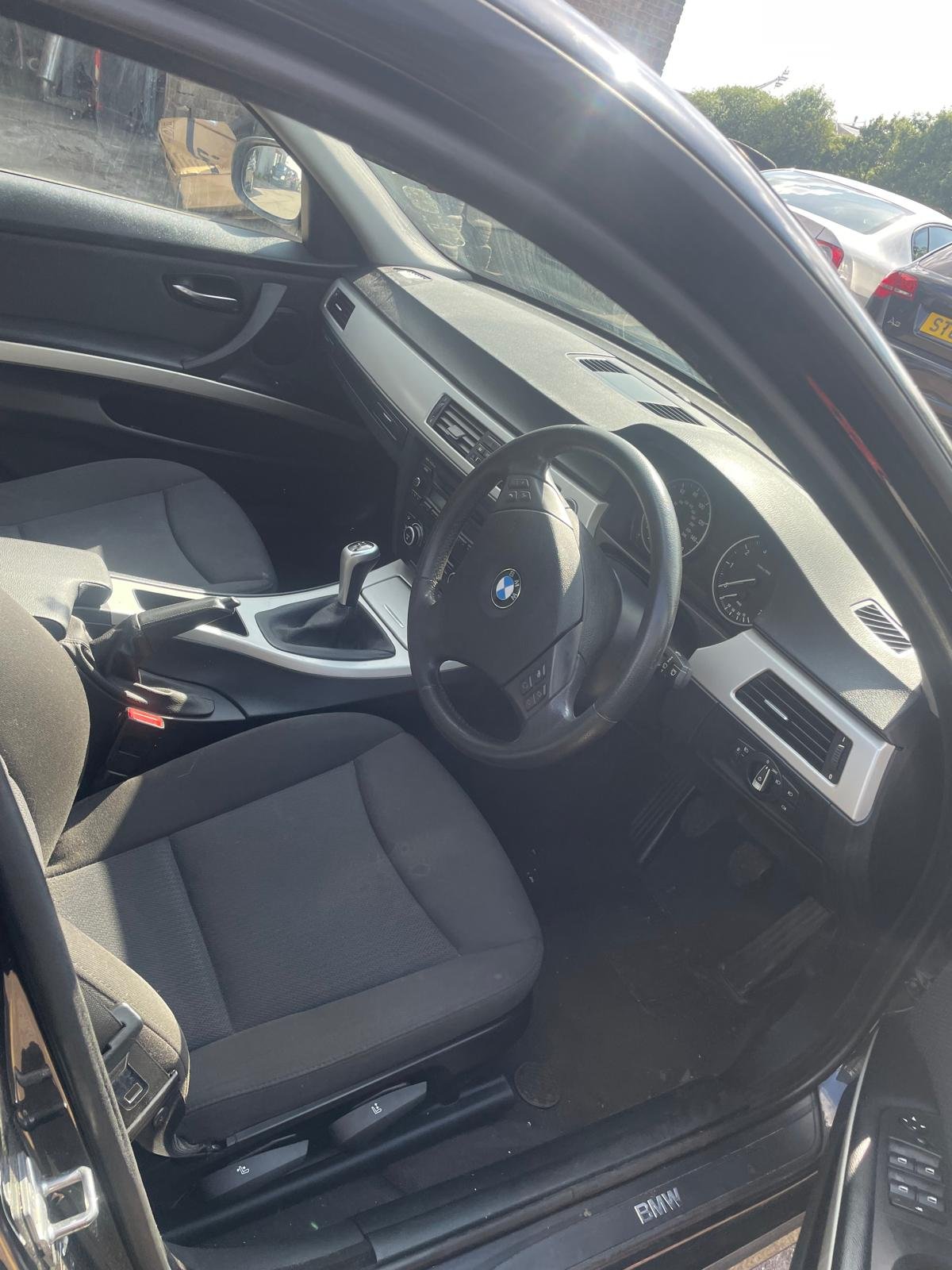 
								BMW 3 Series full									