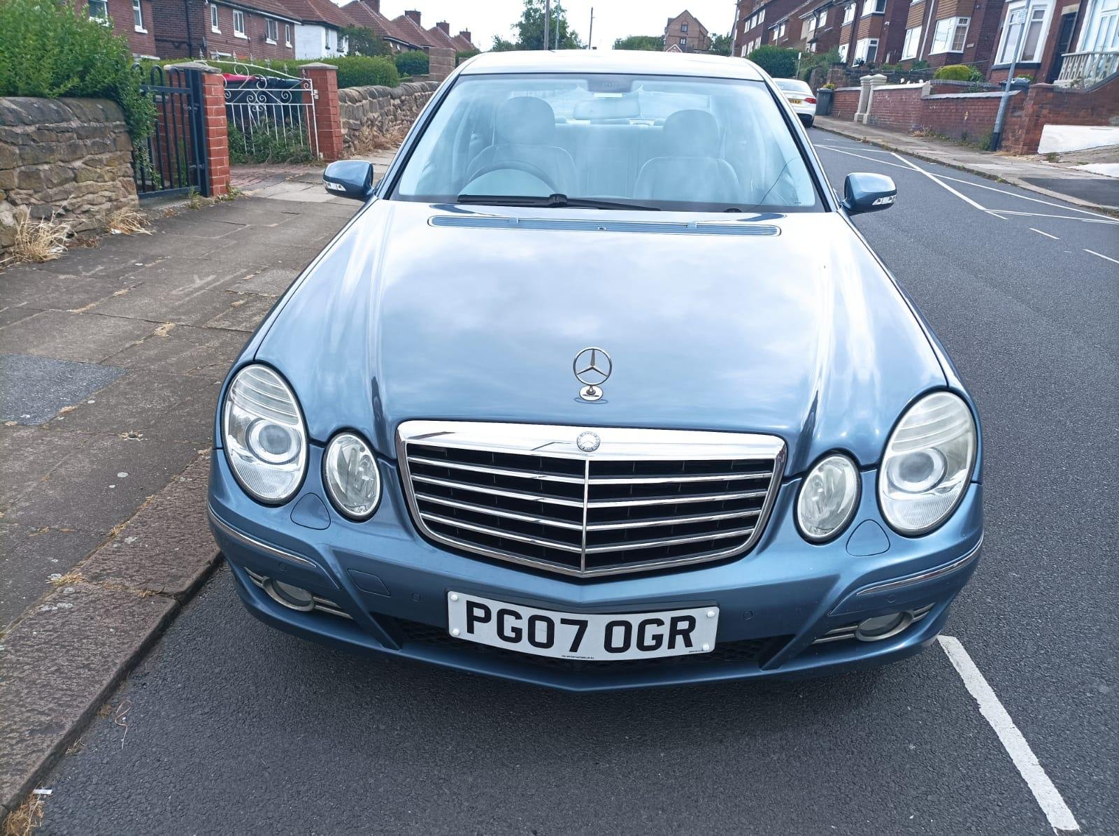 
								Mercedes-Benz E220 full									