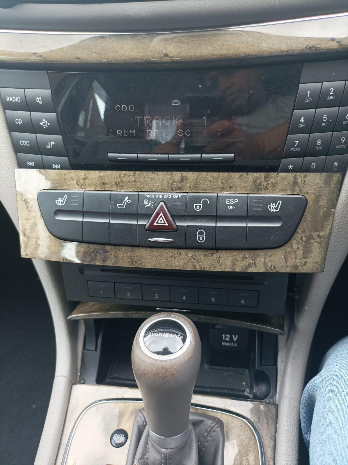
								Mercedes-Benz E220 full									