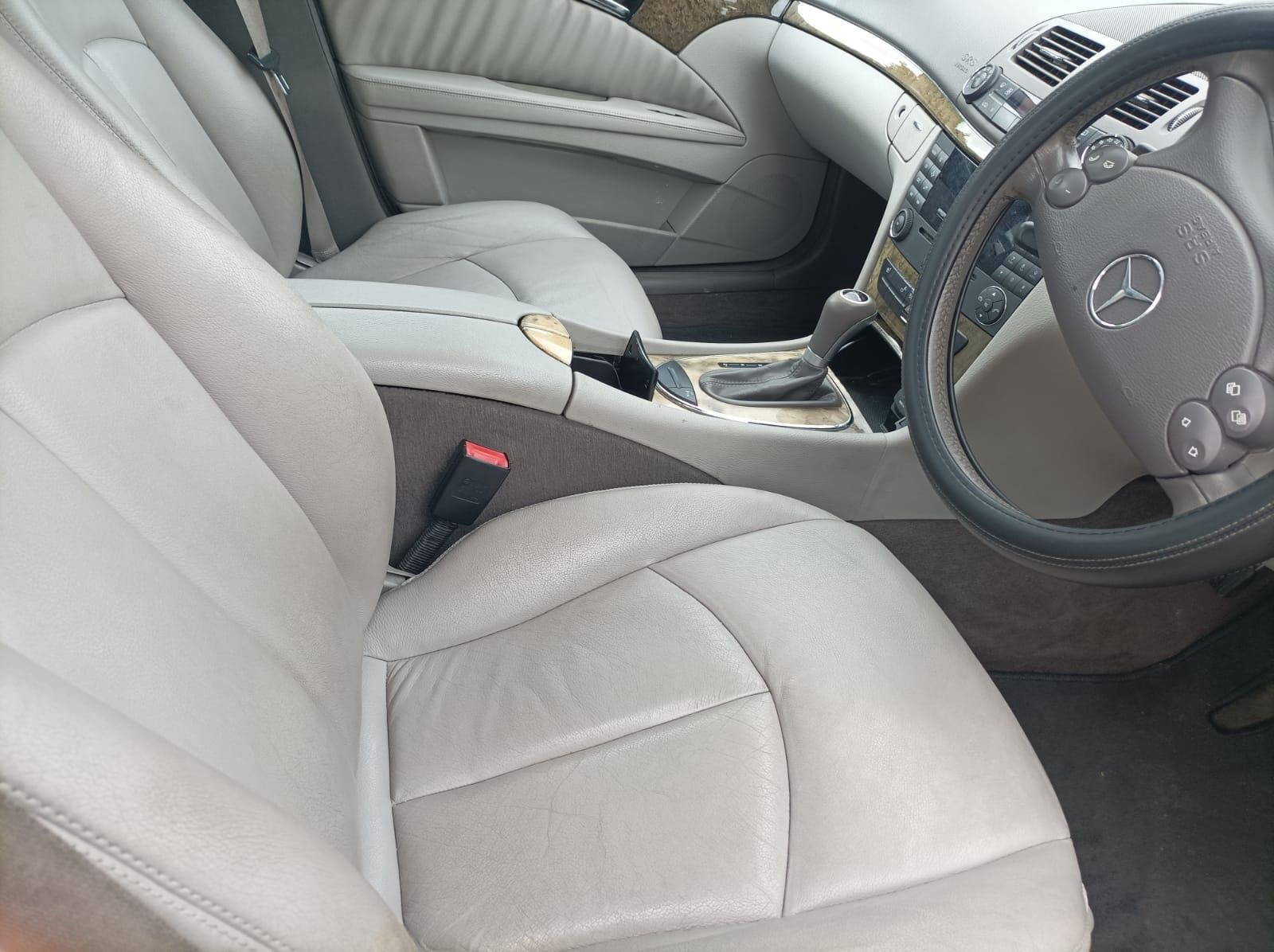 
								Mercedes-Benz E220 full									