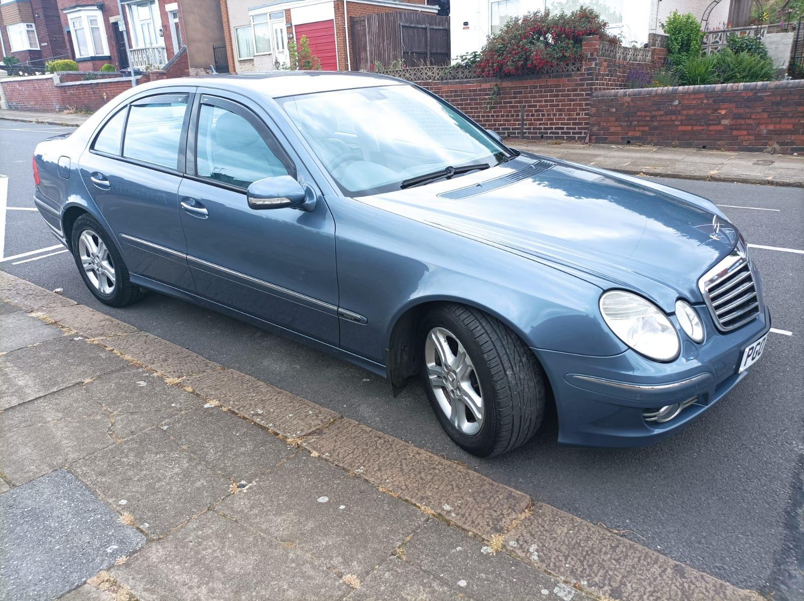 
								Mercedes-Benz E220 full									
