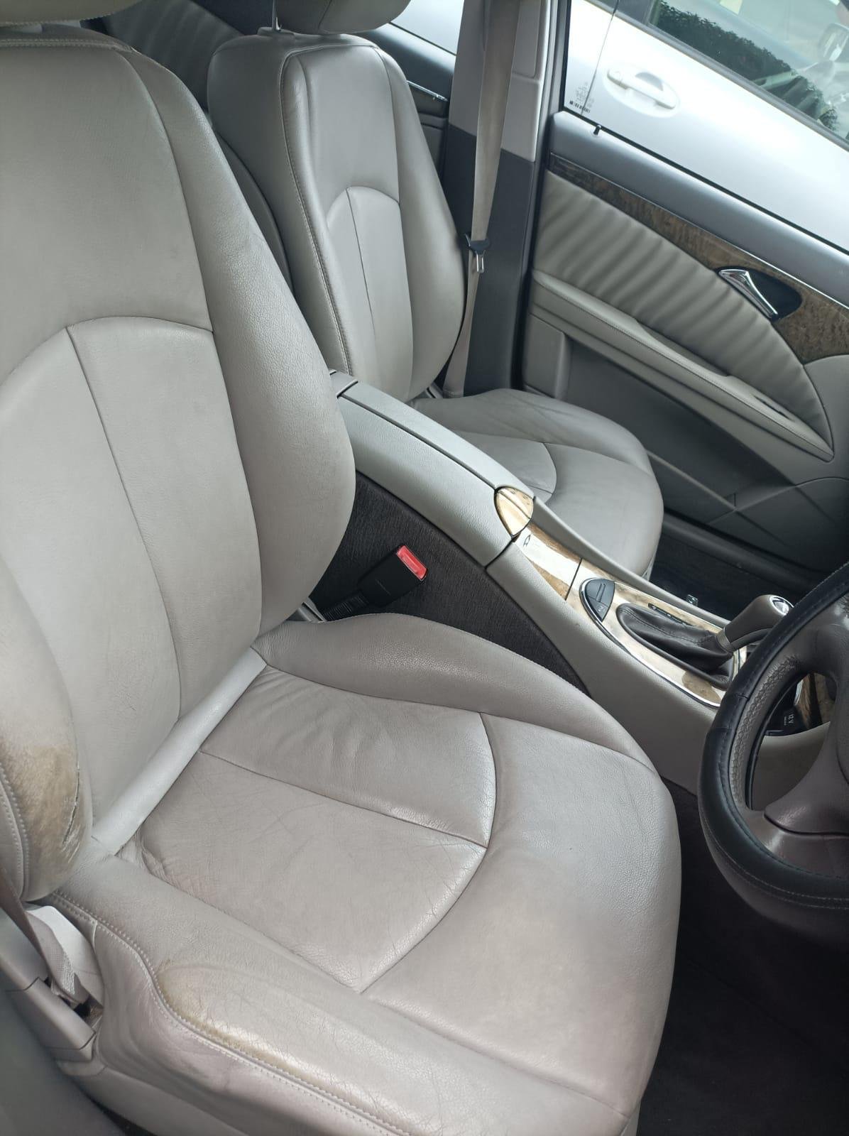 
								Mercedes-Benz E220 full									