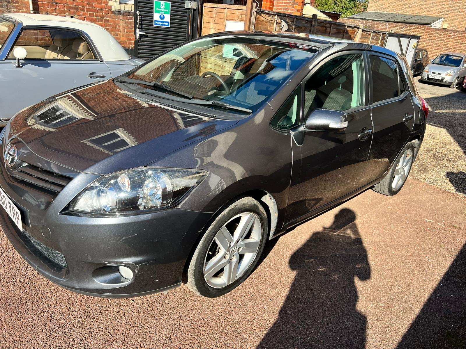 
								Toyota Auris SR Valvematic 2010 full									