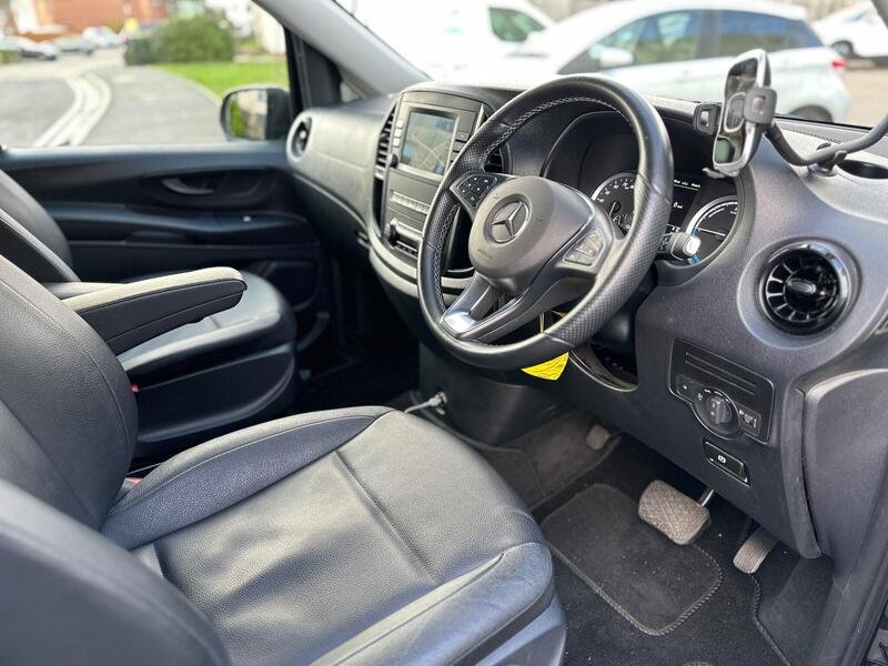 
								2022 Mercedes-Benz eVito full									