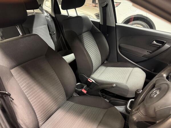 
								2011 Volkswagen Polo full									