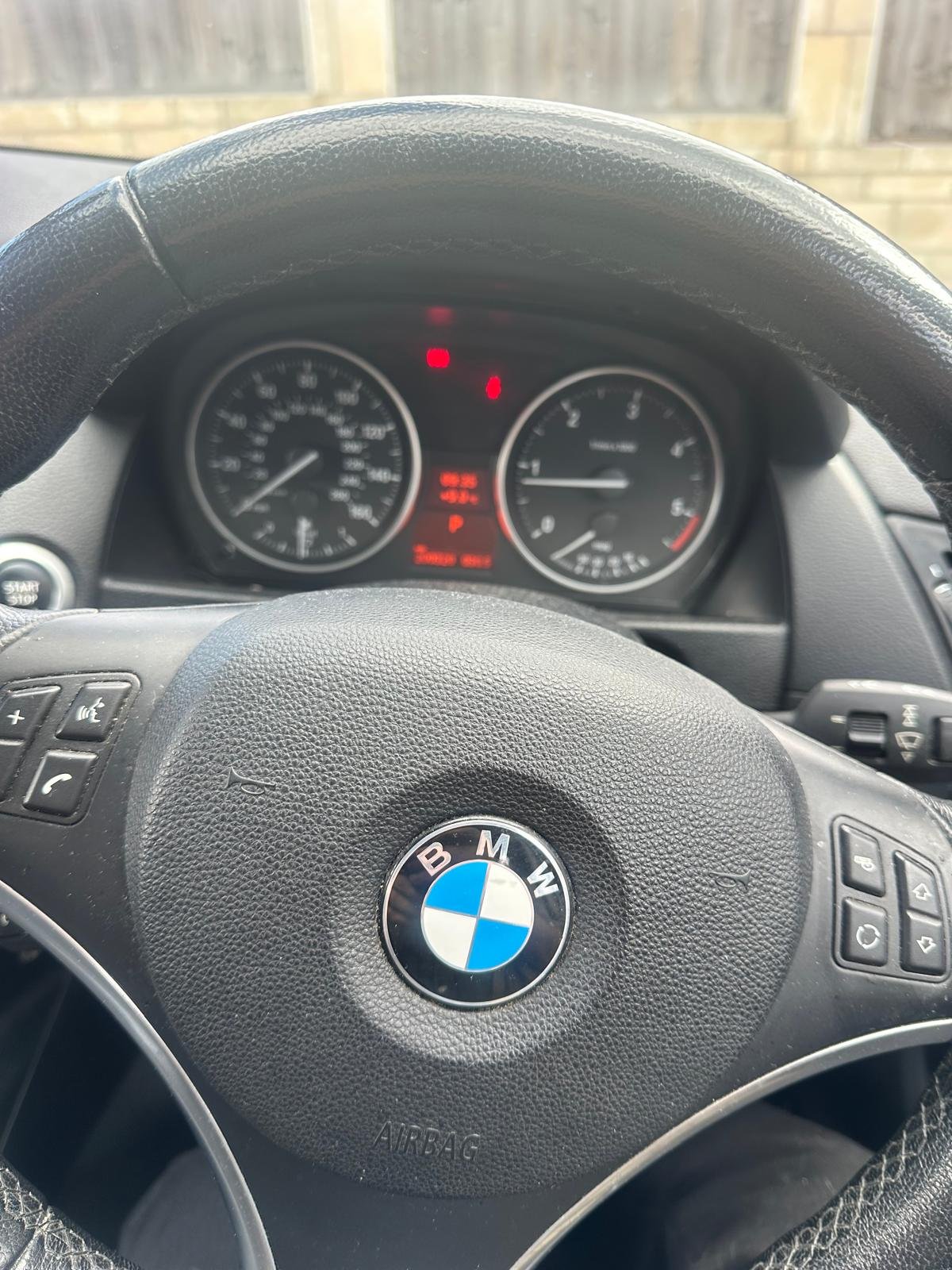 
								BMW X1 sDrive 2010 full									