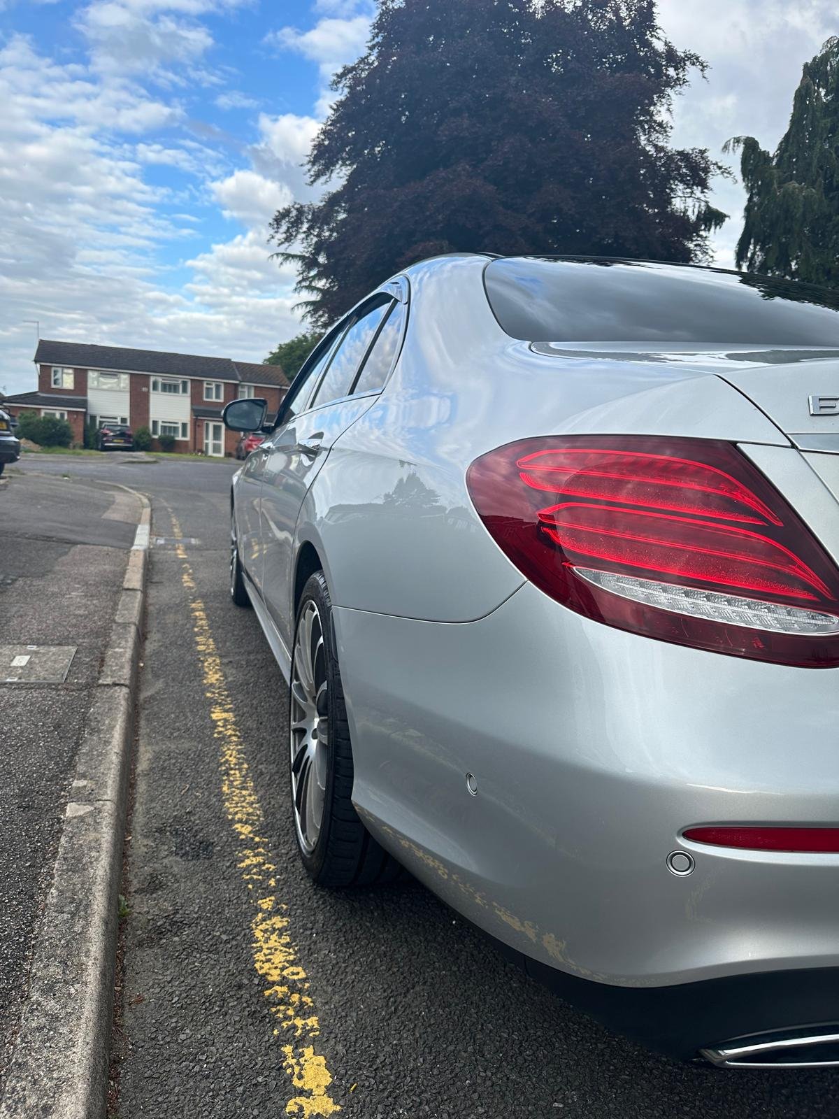 
								Mercedes Benz E 300 AMG LN Night ED Prem+D A full									