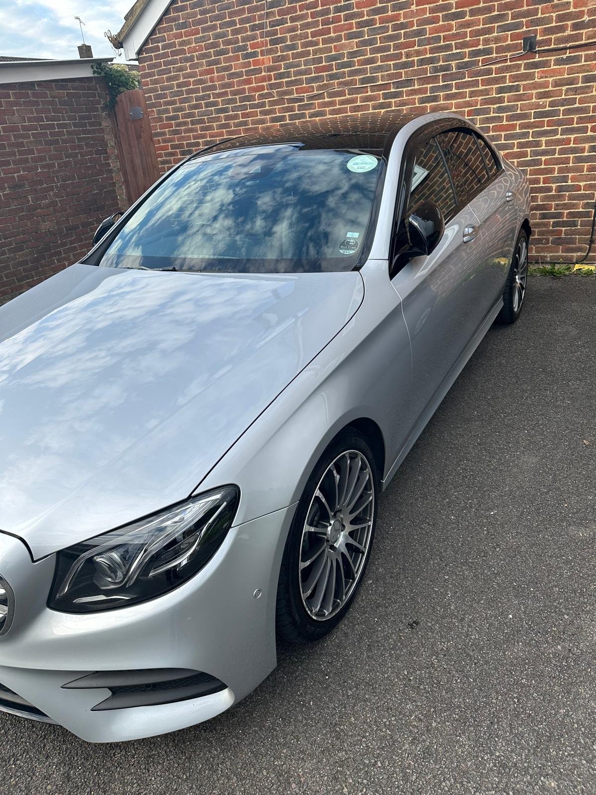 
								Mercedes Benz E 300 AMG LN Night ED Prem+D A full									