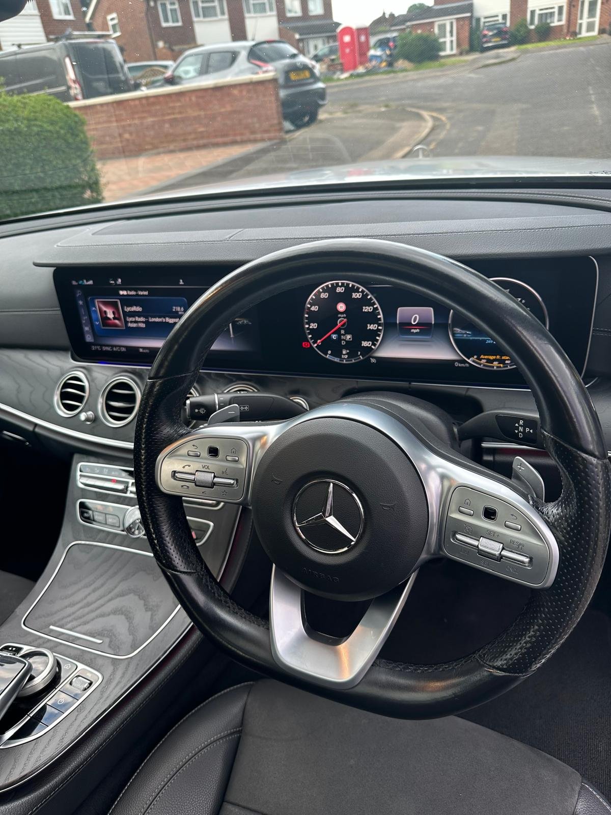 
								Mercedes Benz E 300 AMG LN Night ED Prem+D A full									