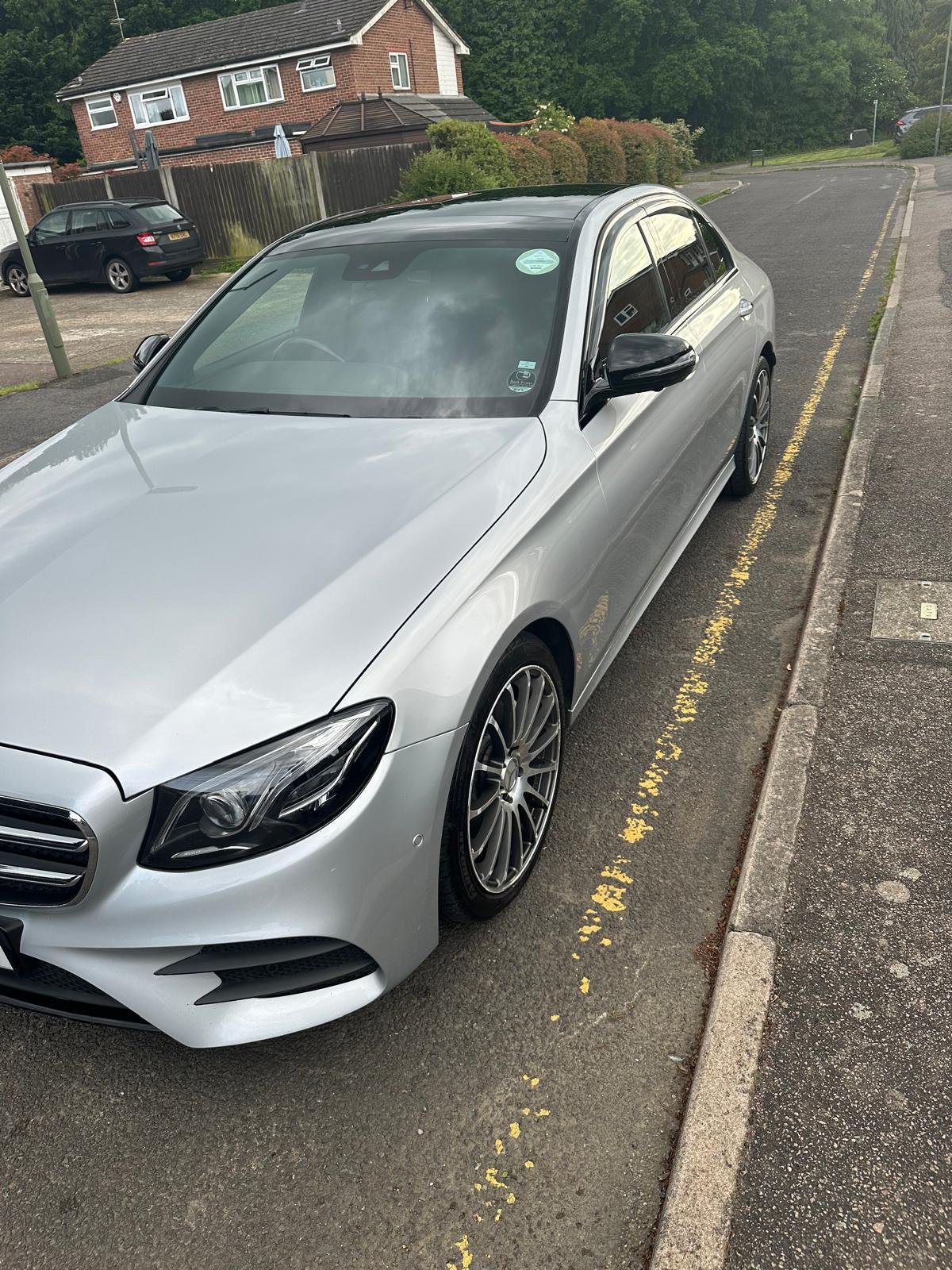 
								Mercedes Benz E 300 AMG LN Night ED Prem+D A full									