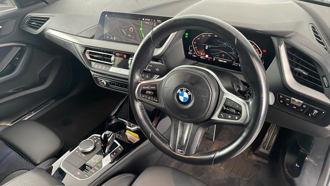 
								BMW 1 Series 1.5 116D M Sport 2023 full									