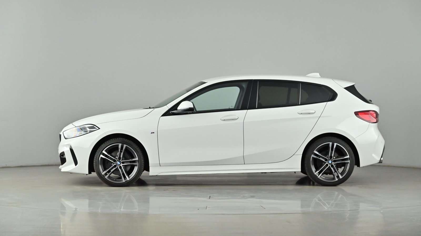 
								BMW 1 Series 1.5 116D M Sport 2023 full									