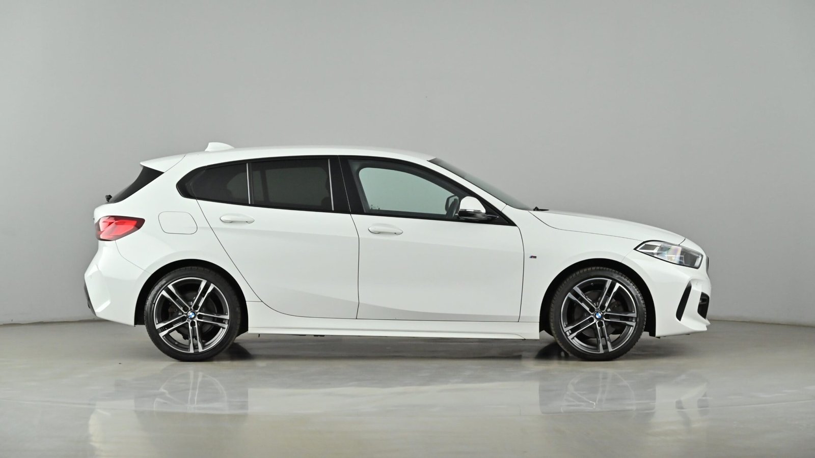 
								BMW 1 Series 1.5 116D M Sport 2023 full									